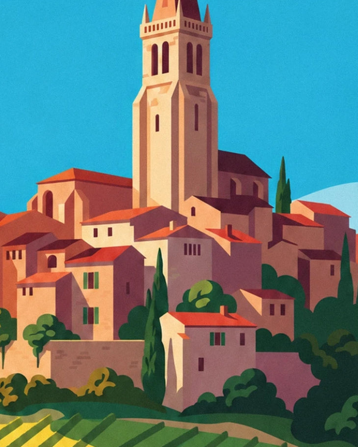 Le clocher de Saint-Émilion dominant les maisons aux toits rouges et les cyprès