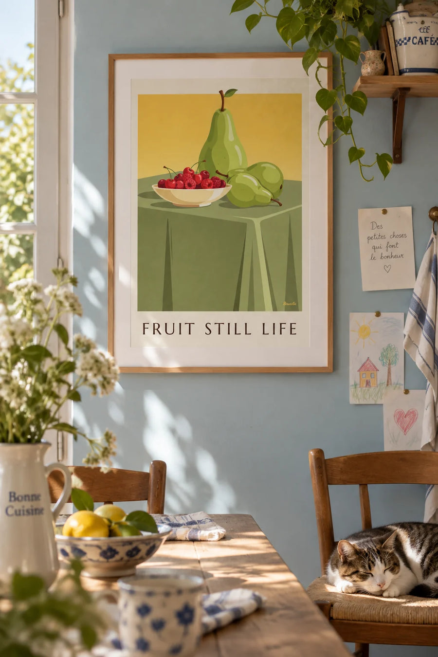 Affiche nature morte, bol de fruits rouges et poires : encadrée au mur