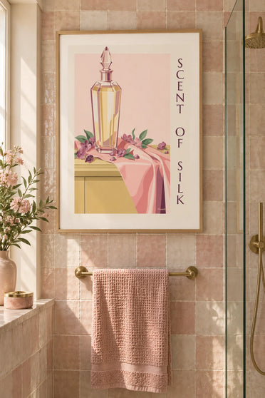 Affiche flacon de parfum en cristal et soie drapée : encadrée au mur