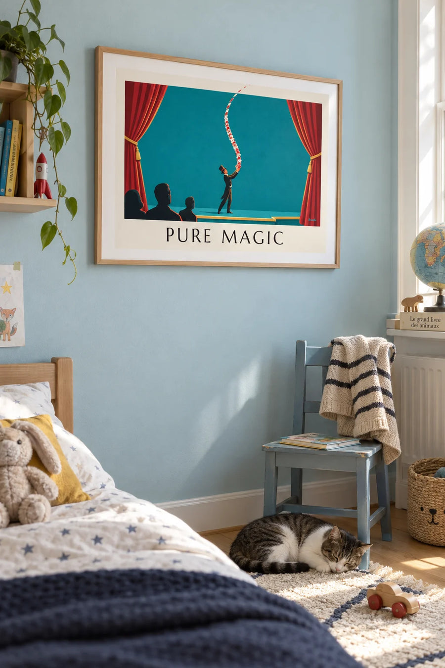 Affiche magicien en haut-de-forme et tour de cartes sur scène : encadrée au mur