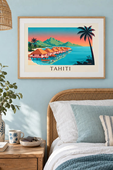 Affiche bungalows sur pilotis de Tahiti au coucher du soleil : encadrée au mur